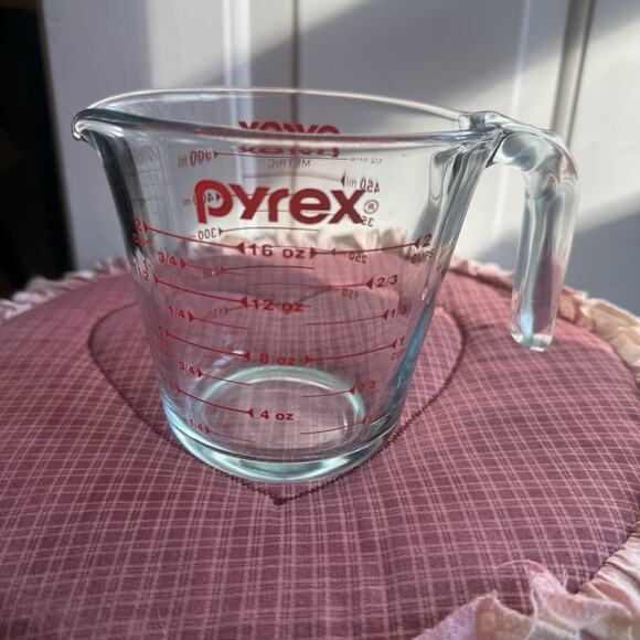 Vintage PYREX Measuring Cup Red Lettering 2 Cups Made in USA Corning 1/2 Litre - Picture 1 of 8